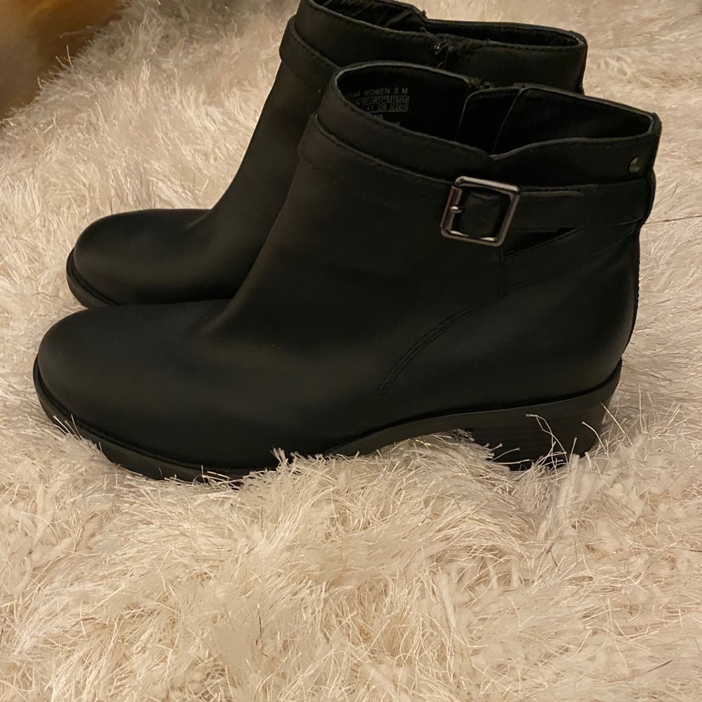 Women’s black rockport booties